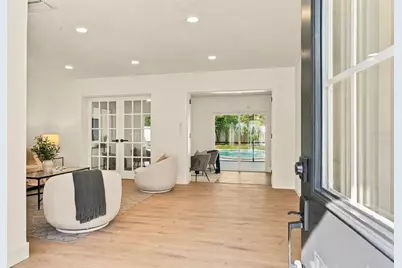 10309 Reclinata Lane, Tampa, FL 33618 - Photo 5