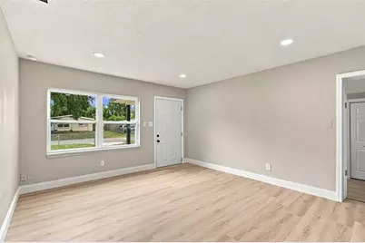 4216 N Sandalwood Circle, Tampa, FL 33617 - Photo 7