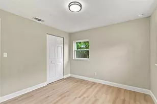 4216 N Sandalwood Cir, Tampa, FL 33617 - Photo 23