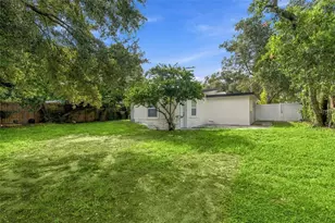 4216 N Sandalwood Cir, Tampa, FL 33617 - Photo 35