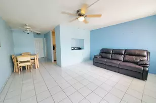 8555 112th St, Seminole, FL 33772 - Photo 3