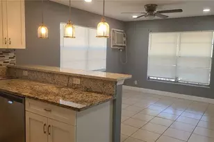 10704 N 15th St, Tampa, FL 33612 - Photo 13