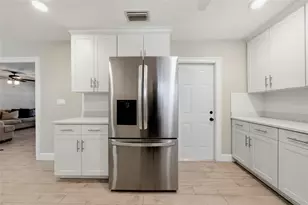 6675 Colony Dr S, Saint Petersburg, FL 33705 - Photo 19
