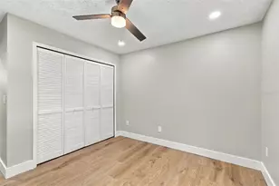 3118 Valley Oaks Dr, Tampa, FL 33618 - Photo 15