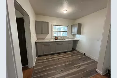 2320 5th Street S, Saint Petersburg, FL 33705 - Photo 3