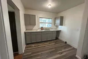 2320 5th St S, Saint Petersburg, FL 33705 - Photo 3