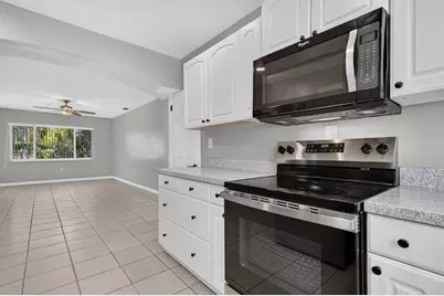 10840 50th Avenue N, Saint Petersburg, FL 33708 - Photo 13