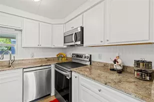661 Mt Piney Ave NE, Saint Petersburg, FL 33702 - Photo 13