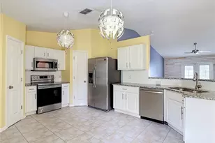 12730 Kings Lake Dr, Gibsonton, FL 33534 - Photo 5