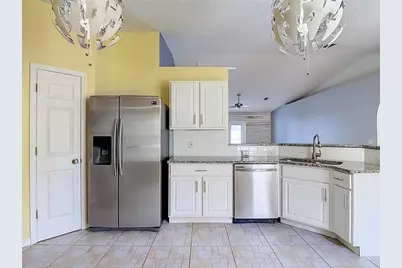 12730 Kings Lake Drive, Gibsonton, FL 33534 - Photo 9