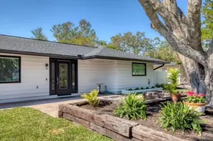 2553 E Paulstan Ct, Sarasota, FL 34237 - Photo 1