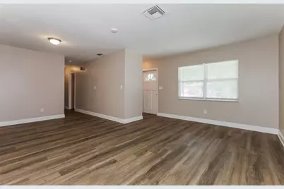7602 Pine Hill Drive, Tampa, FL 33617 - Photo 5