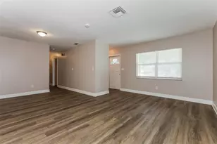 7602 Pine Hill Dr, Tampa, FL 33617 - Photo 5