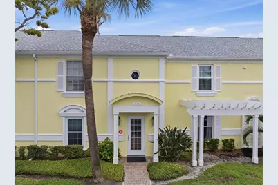 111 Seahorse Drive SE #B, Saint Petersburg, FL 33705 - Photo 1