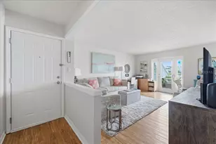 111 Sea Horse Dr SE, Saint Petersburg, FL 33705 - Photo 3