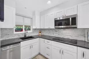 1200 N Shore Dr NE, Saint Petersburg, FL 33701 - Photo 5