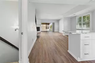 275 Capri Cir N, Treasure Island, FL 33706 - Photo 3