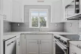 275 Capri Cir N, Treasure Island, FL 33706 - Photo 5
