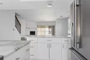 275 Capri Cir N, Treasure Island, FL 33706 - Photo 7