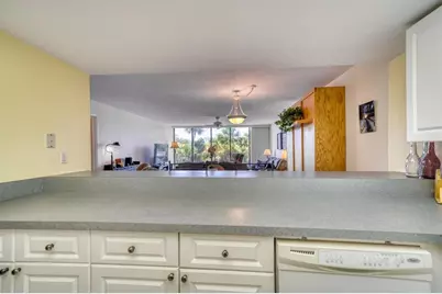 7600 Bayshore Drive #202, Treasure Island, FL 33706 - Photo 15