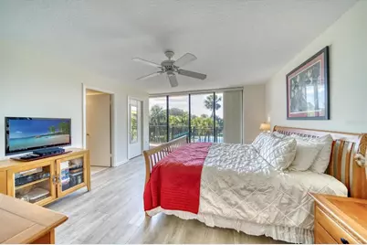 7600 Bayshore Drive #202, Treasure Island, FL 33706 - Photo 17