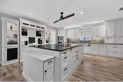 2480 E Bay Isle Drive SE, Saint Petersburg, FL 33705 - Photo 13