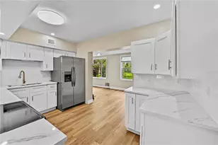 2041 Australia Way W, Clearwater, FL 33763 - Photo 9