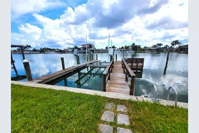 137 Midway Island, Clearwater, FL 33767 - Photo 19