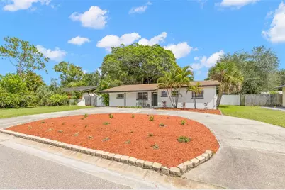 5601 Bay Street NE, Saint Petersburg, FL 33703 - Photo 1