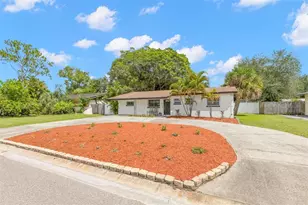 5601 Bay St NE, Saint Petersburg, FL 33703 - Photo 1