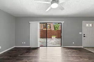 15431 W Pond Woods Dr, Tampa, FL 33618 - Photo 7