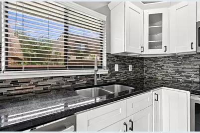 15431 W Pond Woods Drive #15431, Tampa, FL 33618 - Photo 17