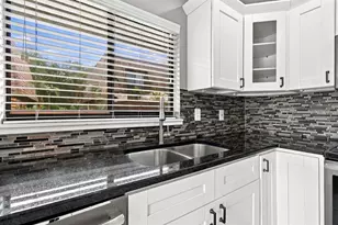 15431 W Pond Woods Dr, Tampa, FL 33618 - Photo 17