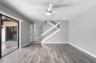 15431 W Pond Woods Dr, Tampa, FL 33618 - Photo 9