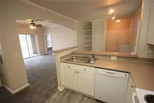 9401 Crescent Loop Cir, Tampa, FL 33619 - Photo 7