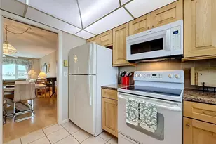 4550 Cove Cir, Saint Petersburg, FL 33708 - Photo 15