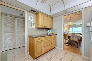 4550 Cove Cir, Saint Petersburg, FL 33708 - Photo 11