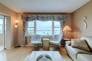 4550 Cove Cir, Saint Petersburg, FL 33708 - Photo 17