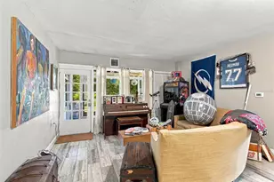 10803 N Oregon Cir, Tampa, FL 33612 - Photo 5