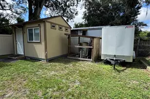 902 Montana Ave, Lutz, FL 33548 - Photo 17