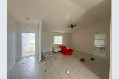 514 NE 5th Place, Cape Coral, FL 33909 - Photo 5