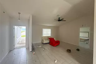 514 NE 5th Pl, Cape Coral, FL 33909 - Photo 5