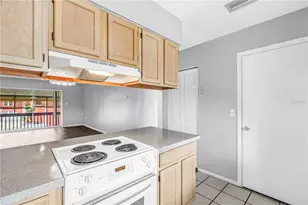 8218 11th St N, Saint Petersburg, FL 33702 - Photo 13