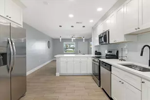 300 & 302 Briarwood Rd, Venice, FL 34293 - Photo 3