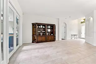 2103 Boot Lake Cir, Tampa, FL 33612 - Photo 5