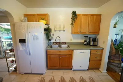 145 NE Lincoln Circle N, Saint Petersburg, FL 33702 - Photo 13