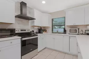 2158 Beverly Ln, Clearwater, FL 33763 - Photo 11