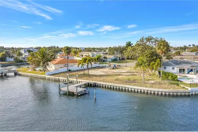 3901 14th Way NE, Saint Petersburg, FL 33703 - Photo 7
