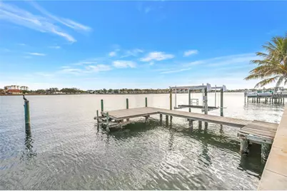 3901 14th Way NE, Saint Petersburg, FL 33703 - Photo 1