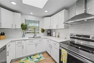 8465 Ridgewood Cir, Seminole, FL 33772 - Photo 13
